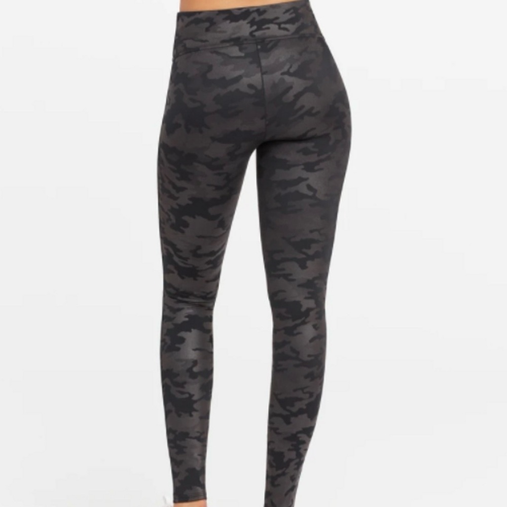 NWOT Spanx Shape Black Camo Leggings - Picture 3 of 9